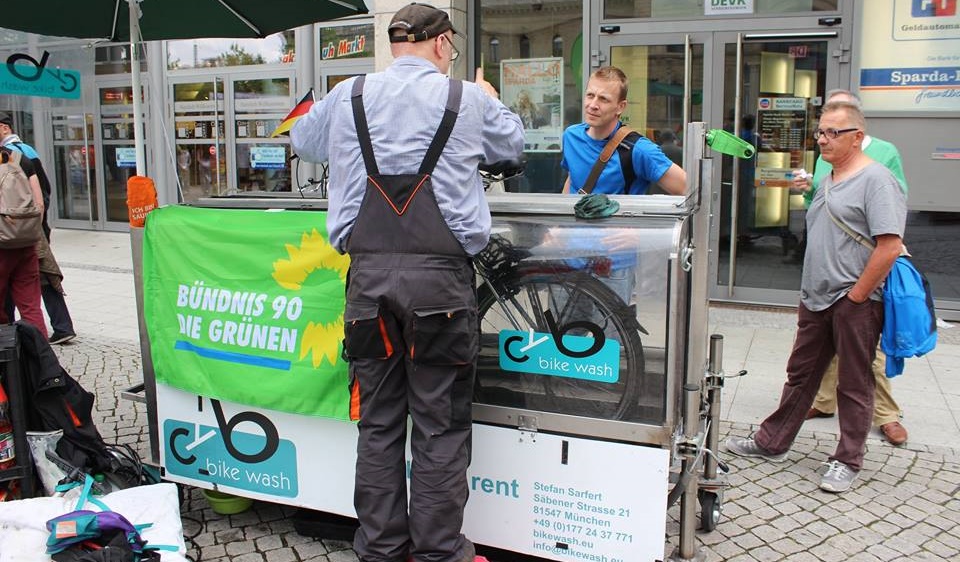 Wir Grünen überraschten mit einer Fahradwaschanlage.