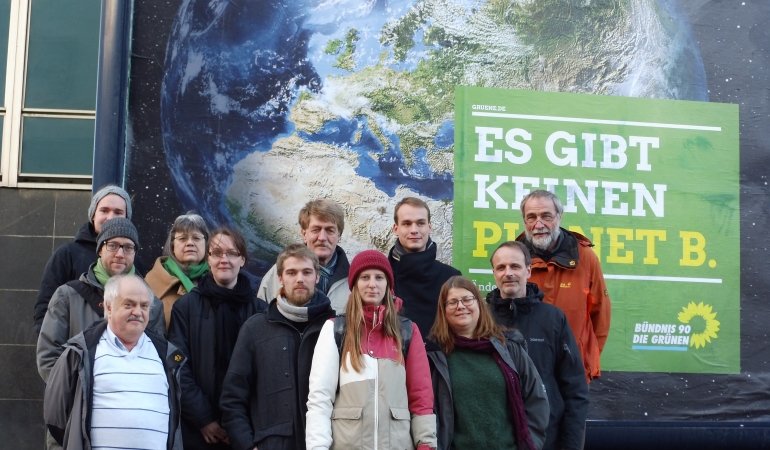 Mitglieder des Kreisverbandes Magdeburg vor der Großfläche "Es gibt keinen Planet B" Mitglieder des Kreisverbandes Magdeburg vor der Großfläche "Es gibt keinen Planet B"