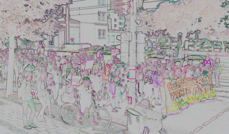 Zur Zeichnung verfremdetes Foto der FfF-Demo am 20.09.2019 OvG Höhe Leiterstraße. Zur Zeichnung verfremdetes Foto der FfF-Demo am 20.09.2019 OvG Höhe Leiterstraße.