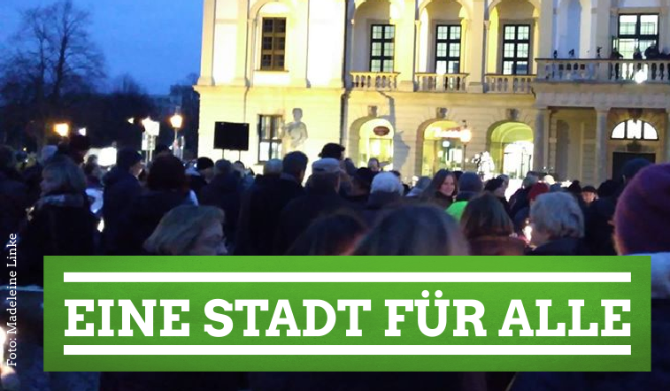 Menschen auf dem Alten Markt im Hintergrund das Rathaus und im Vordergrund der Schriftzug "Eine Stadt für Alle". Menschen auf dem Alten Markt im Hintergrund das Rathaus und im Vordergrund der Schriftzug "Eine Stadt für Alle".