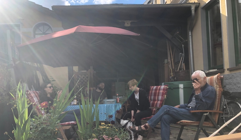 Projektgruppe Mitgliederbetreuung sitzt im Grünen Projektgruppe Mitgliederbetreuung sitzt im Grünen