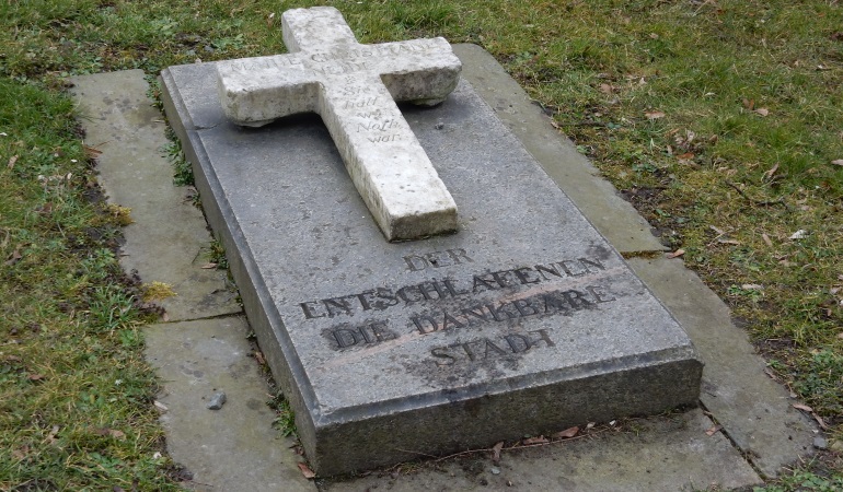 Grabkreuz von Maria Neide im Nordpark Magdeburg.