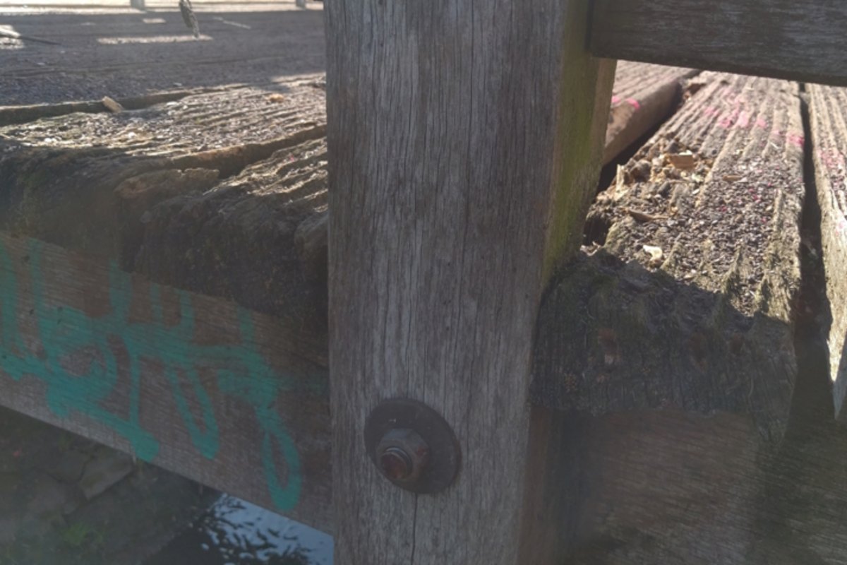 Schild gesperrte Dehmbergbrücke an der Schrote defekte Bodenbretter