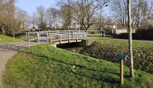 Schild gesperrte Dehmbergbrücke an der Schrote Gesamtansicht