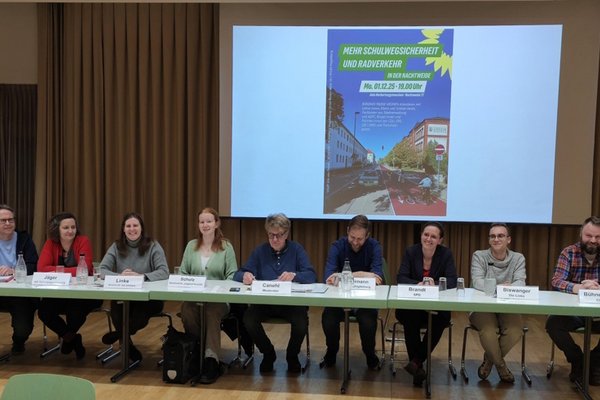 Podium Veranstaltung Schulwegsicherheit und Radverkehr in der Nachtweide