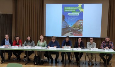 Podium Veranstaltung Schulwegsicherheit und Radverkehr in der Nachtweide
