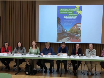 Podium Veranstaltung Schulwegsicherheit und Radverkehr in der Nachtweide