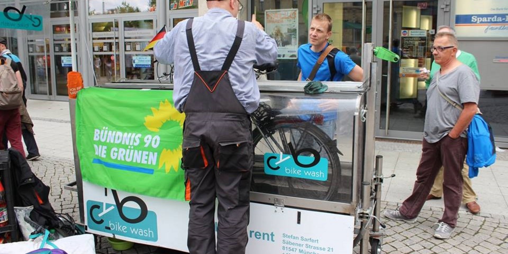 Wir Grünen überraschten mit einer Fahradwaschanlage.