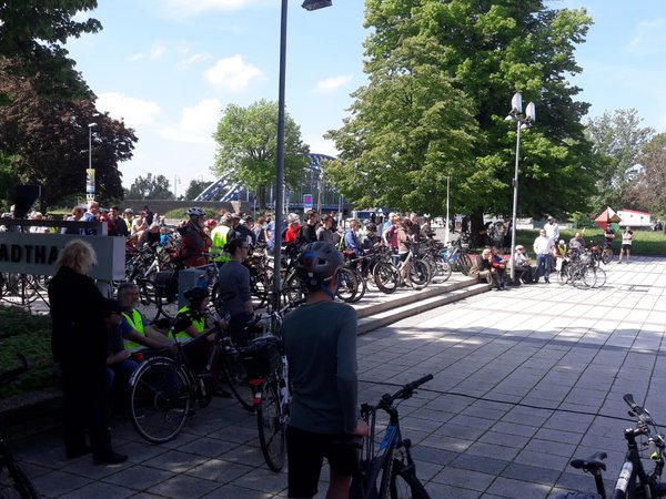 Startpunkt Fahrradaktionstag an der Stadthalle.