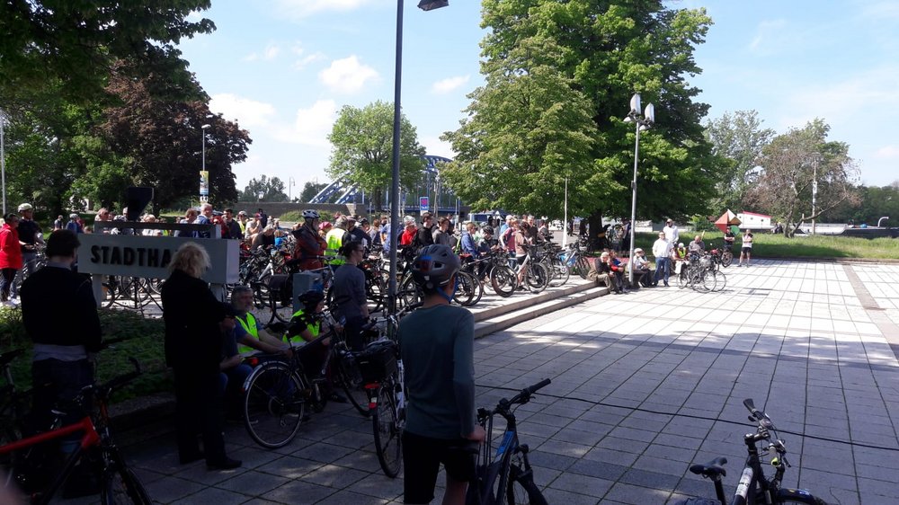Startpunkt Fahrradaktionstag an der Stadthalle.
