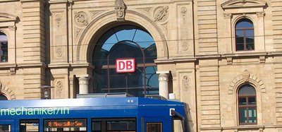 Straßenbahn am Hauptbahnhof.
