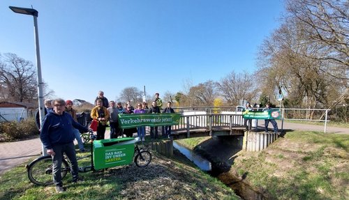STG Stadtfeld mit Banner an der Schrotebrücke