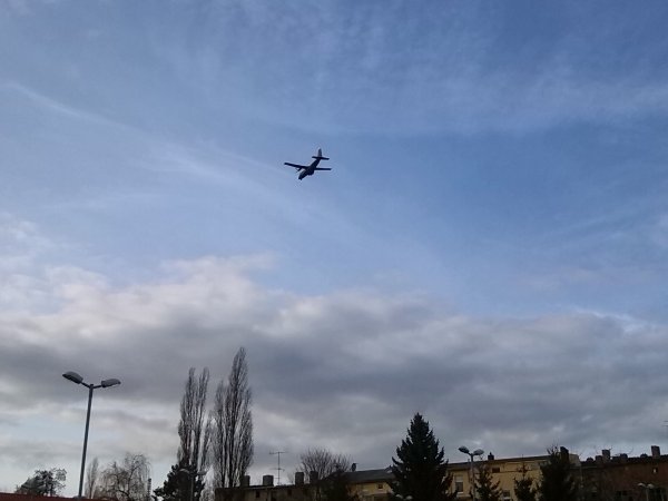 Flugzeug über Südost.