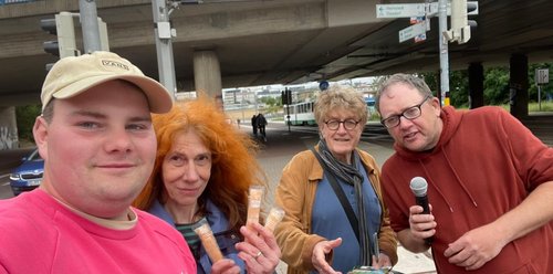 Unsere Kandidatinnen und Kandidaten machen ein Selfie. Unsere Kandidatinnen und Kandidaten machen ein Selfie.