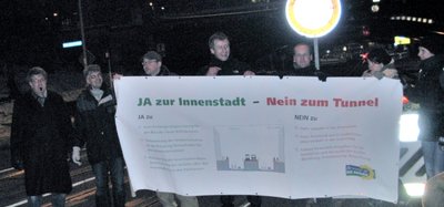 Flaschmob am 23. Januar 2014 vor den Bahnhofsbrücken "Ja zur Innenstadt, nein zum Tunnel.