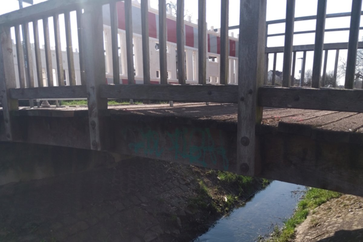 Schild gesperrte Dehmbergbrücke an der Schrote Seitenansicht