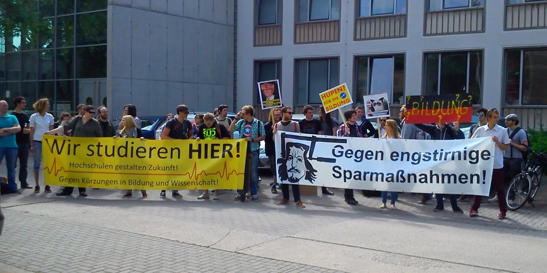 Demo gegen Kürzungen im Kultur- und Bildungsbereich.