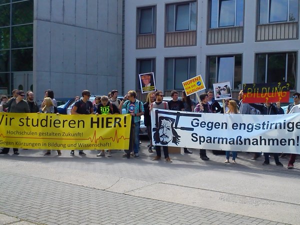 Demo gegen Kürzungen im Kultur- und Bildungsbereich.