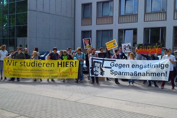 Demo gegen Kürzungen im Kultur- und Bildungsbereich.