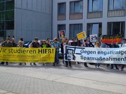 Demo gegen Kürzungen im Kultur- und Bildungsbereich.