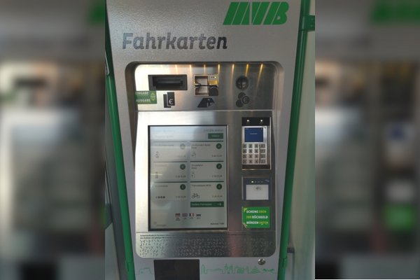 MVB-Fahrkartenautomat im Fahrzeug