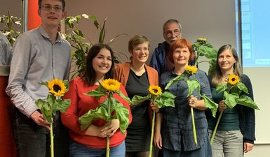 Bildunterschrift: (v.l.n.r.) Yannik Franzik, Theresa Heinemann-Much, Thea-Helene Gieroska, Ullrich Narup, Angela Korth, Luisa Büschleb-Köppen / Alexander Koehler ist nicht im Bild.