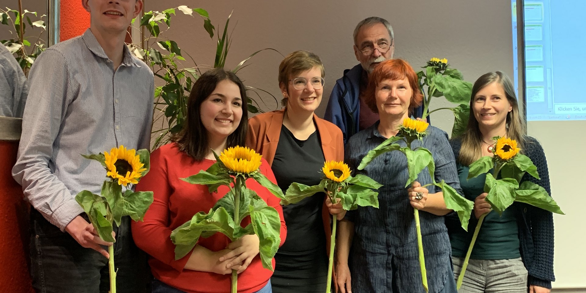 Bildunterschrift: (v.l.n.r.) Yannik Franzik, Theresa Heinemann-Much, Thea-Helene Gieroska, Ullrich Narup, Angela Korth, Luisa Büschleb-Köppen / Alexander Koehler ist nicht im Bild.