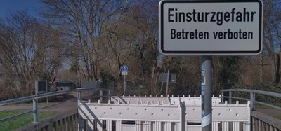 Schild gesperrte Dehmbergbrücke an der Schrote