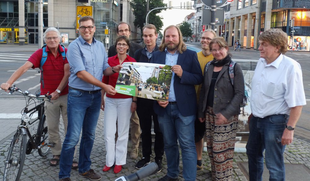 Dr. Anton Hofreiter (Vorsitzender Bundestagsfraktion BÜNDNIS 90/DIE GRÜNEN) im Kreise von Magdeburger GRÜNEN Dr. Anton Hofreiter (Vorsitzender Bundestagsfraktion BÜNDNIS 90/DIE GRÜNEN) im Kreise von Magdeburger GRÜNEN