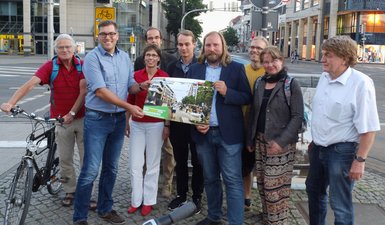 Dr. Anton Hofreiter (Vorsitzender Bundestagsfraktion BÜNDNIS 90/DIE GRÜNEN) im Kreise von Magdeburger GRÜNEN