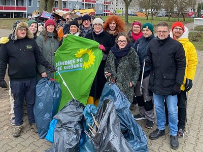 Gruppenfoto Stadtteilgruppe nachder Neujahrsputzaktion Gruppenfoto Stadtteilgruppe nachder Neujahrsputzaktion