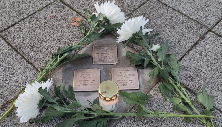Stolperstein-Putzaktion durch die Stadtgrünen