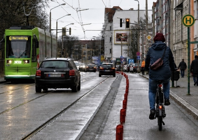 306 TetraPaks auf der Ostseite des Westrings  – Tour de Verkehrswende